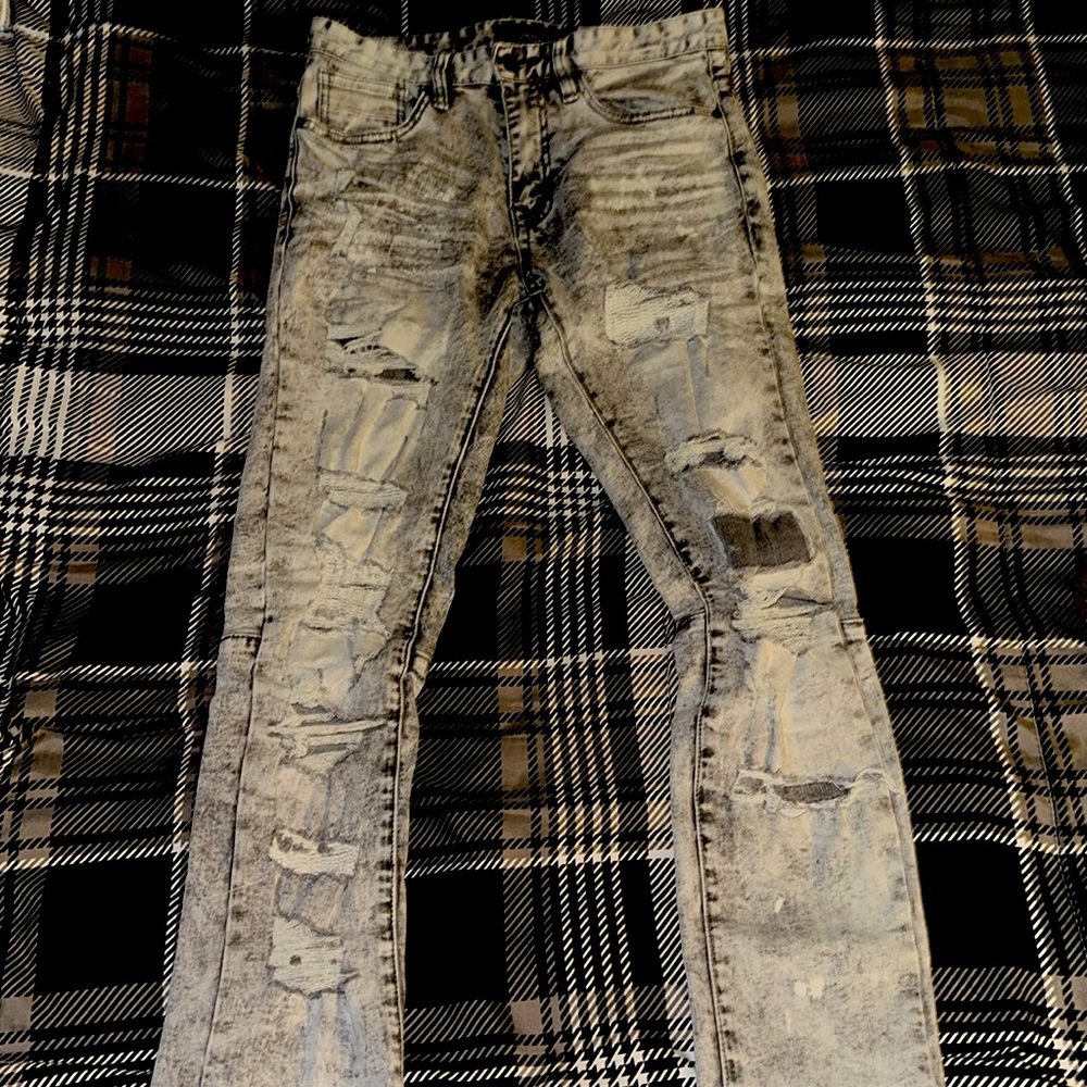 Decibel 
Size 30-32
Good condition ￼
Gray colored